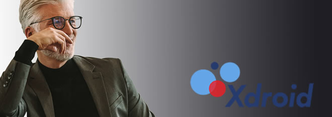 Mann mit Brille und braunen Sakko