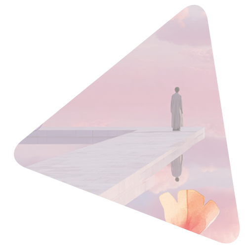 Figur auf einem Steg schaut auf den Horizont