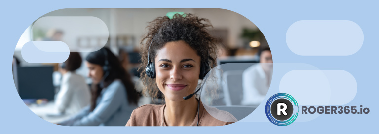 Büroszene mit junger Frau und Headset